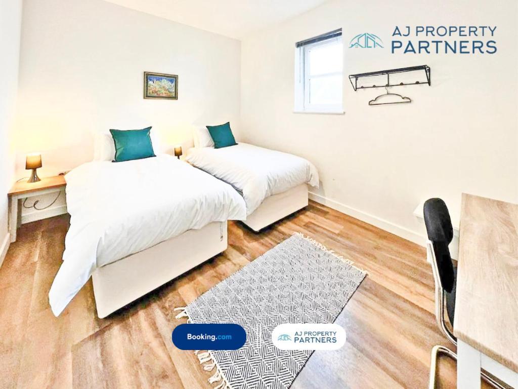 Premium Offer L Last-Minute Escape L Aj Properties L High Street Cheltenham L Parking L Ideal For Short Or Long Stays - Town Centre Apartment, 4 Beds, 1 Bathroom Zewnętrze zdjęcie